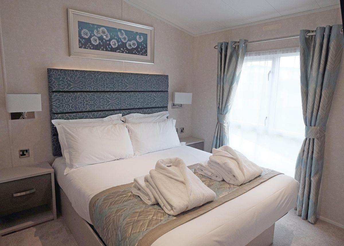 Piran Meadows Resort New Quay Exterior foto