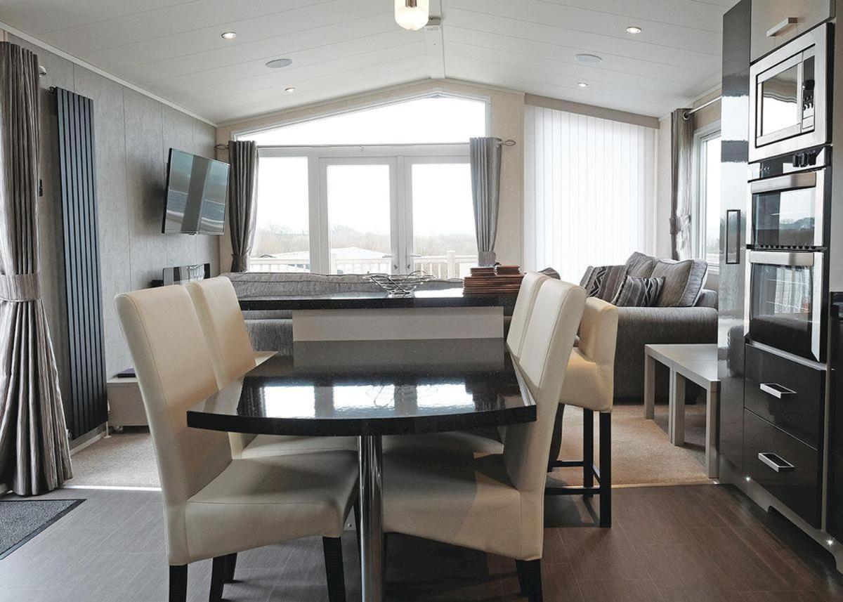 Piran Meadows Resort New Quay Exterior foto